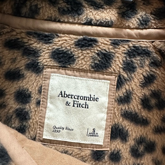 Abercrombie & Fitch Asymmetrical Snap Up Fleece Pullover Leopard Brown - Picture 6 of 6